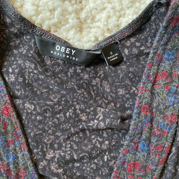 Obey top - Picture 3 of 5